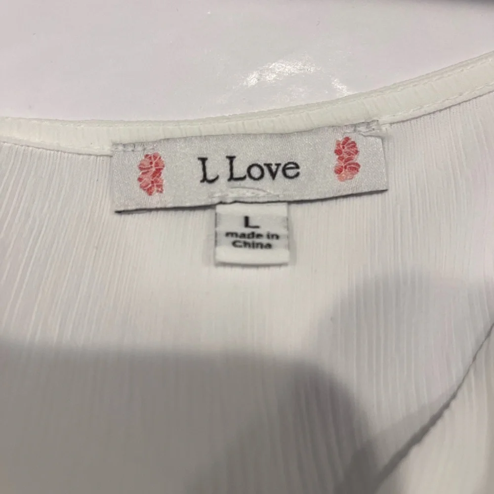 L Love Flattering Ruched Top - Picture 9 of 9